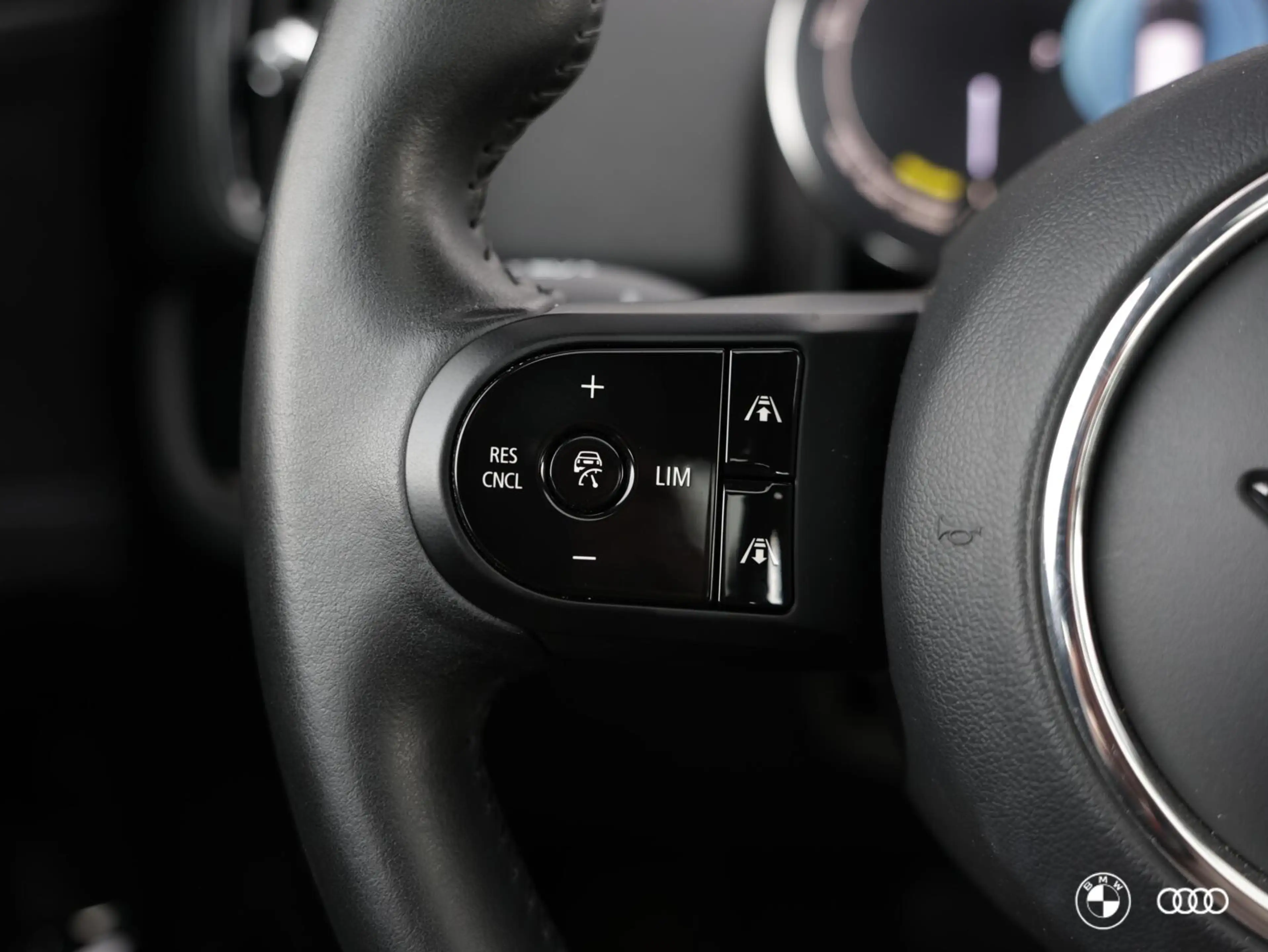 MINI Cooper SE Countryman ALL4 / PANO / HUD / HK AUDIO / MEMORY — photo 14