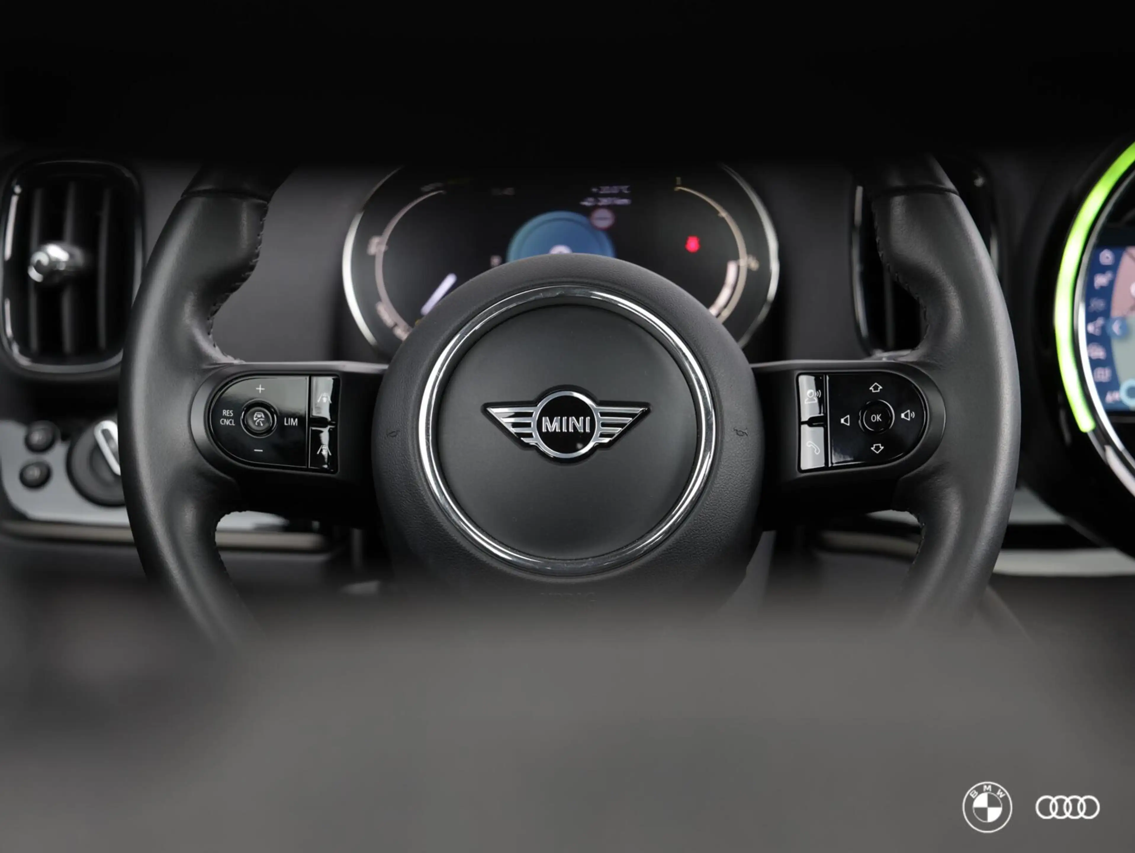 MINI Cooper SE Countryman ALL4 / PANO / HUD / HK AUDIO / MEMORY — photo 13
