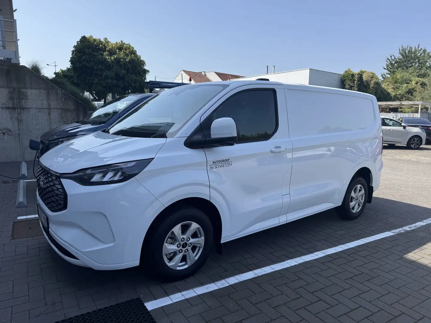 Ford E-Transit CUSTOM Limited 320S 160kw Elect RWD Белый - 1