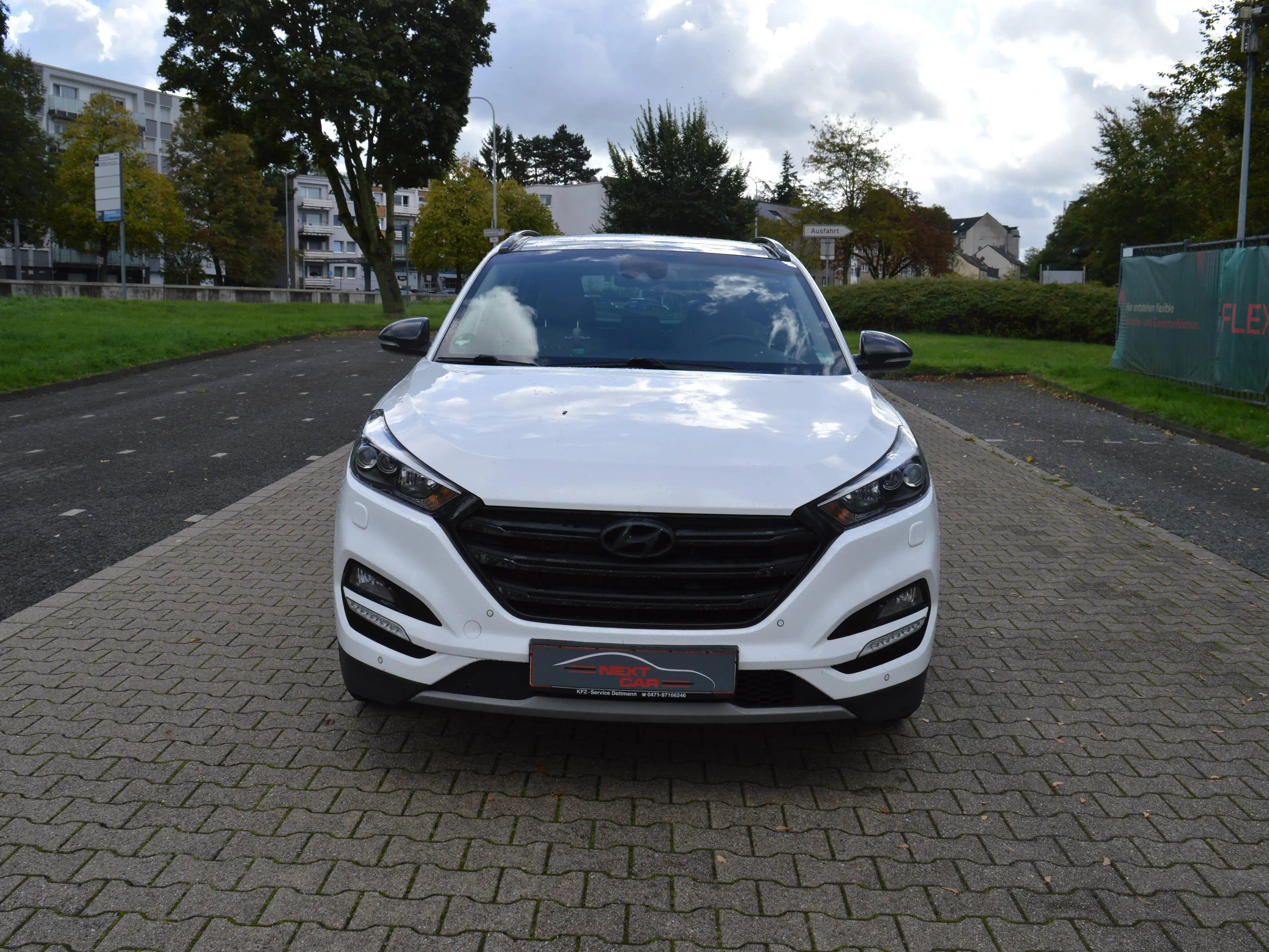 Hyundai TUCSON Premium 4WD*Navi*Tempomat*Leder*AHK* — photo 2
