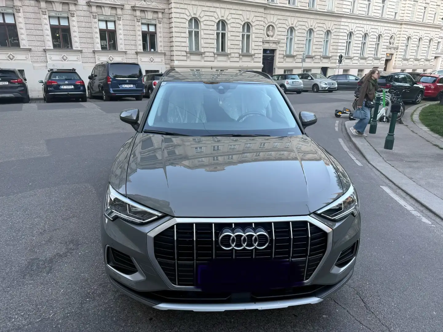 Audi Q3 35 TFSI 150 ch Grau - 1