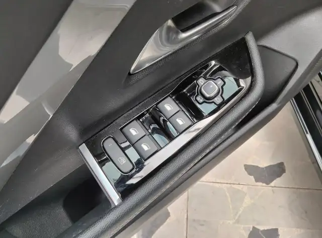 Opel Astra view 11