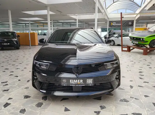 Opel Astra view 2