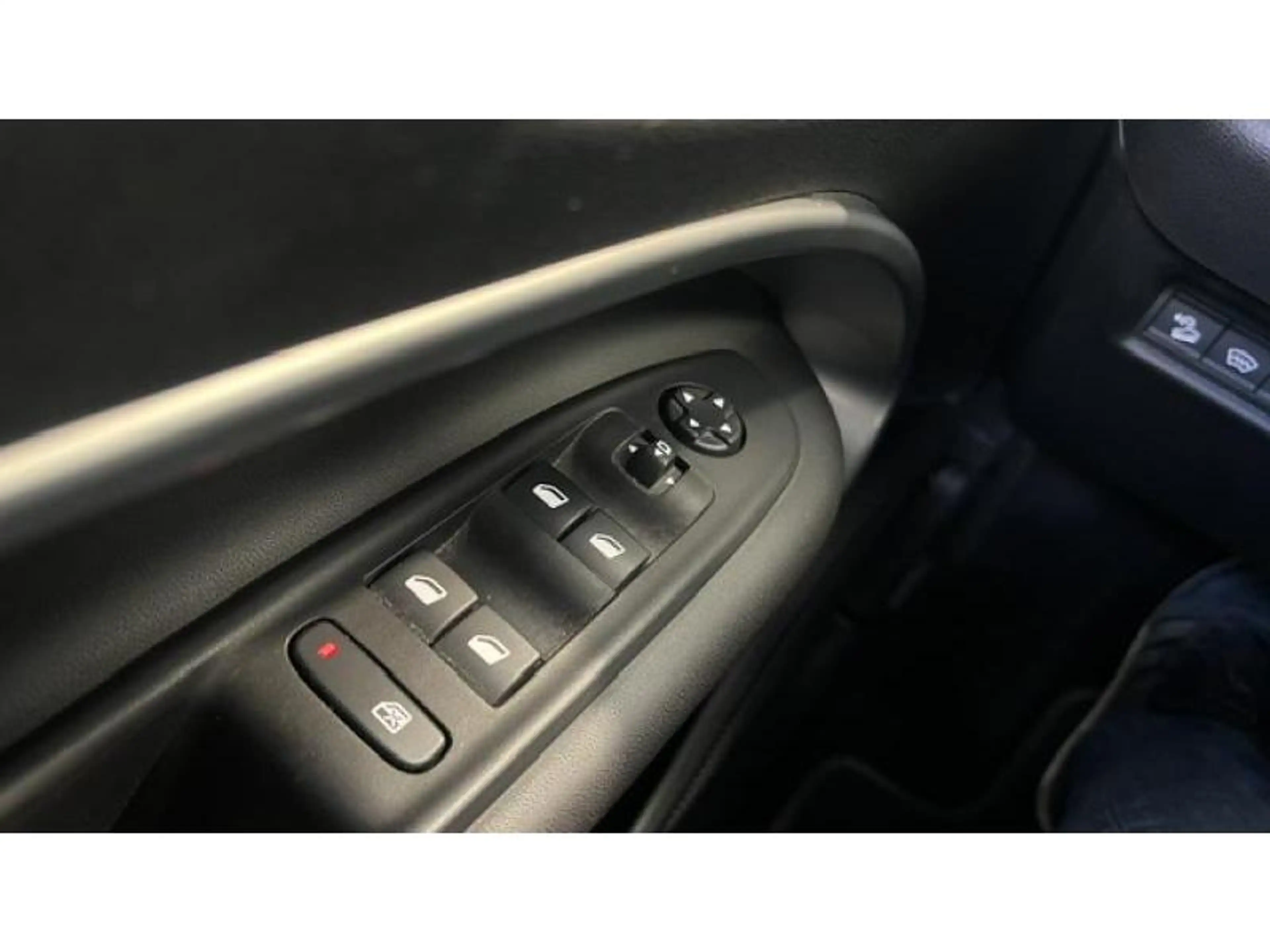 Jeep Avenger 1.2 Turbo Altitude — photo 13