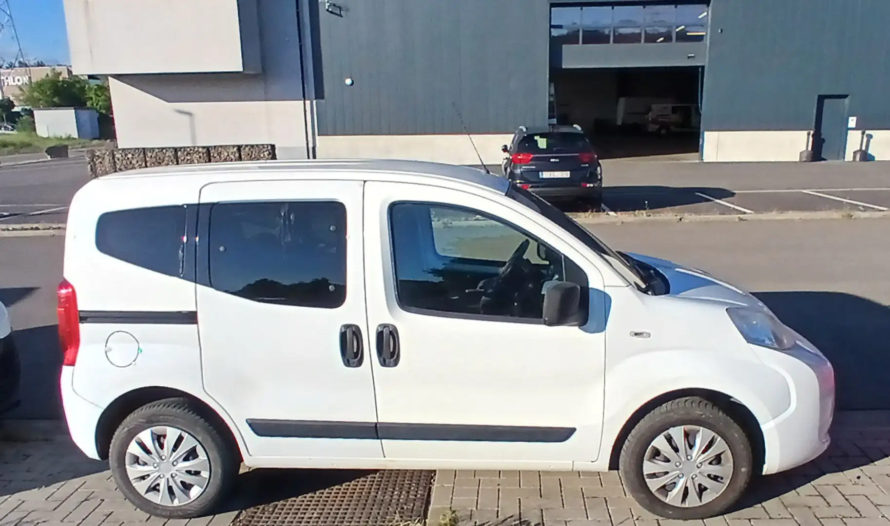 Fiat Qubo 14i 5 PL dir assistée vc vtel nouv distribution Blanc - 2