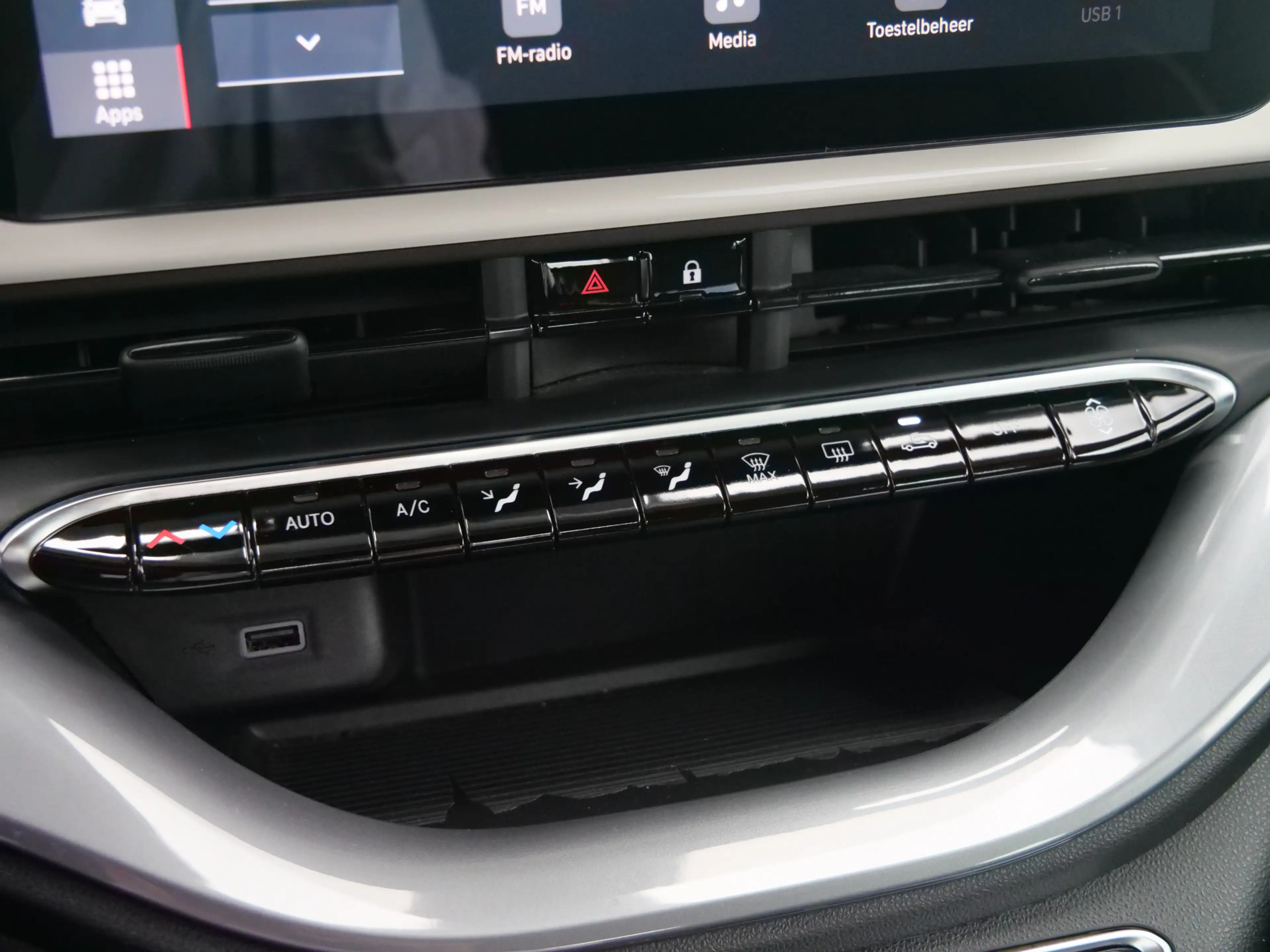Fiat 500C Urban 42 kWh 119 Pk Automaat Apple Carplay / DAB / — photo 11