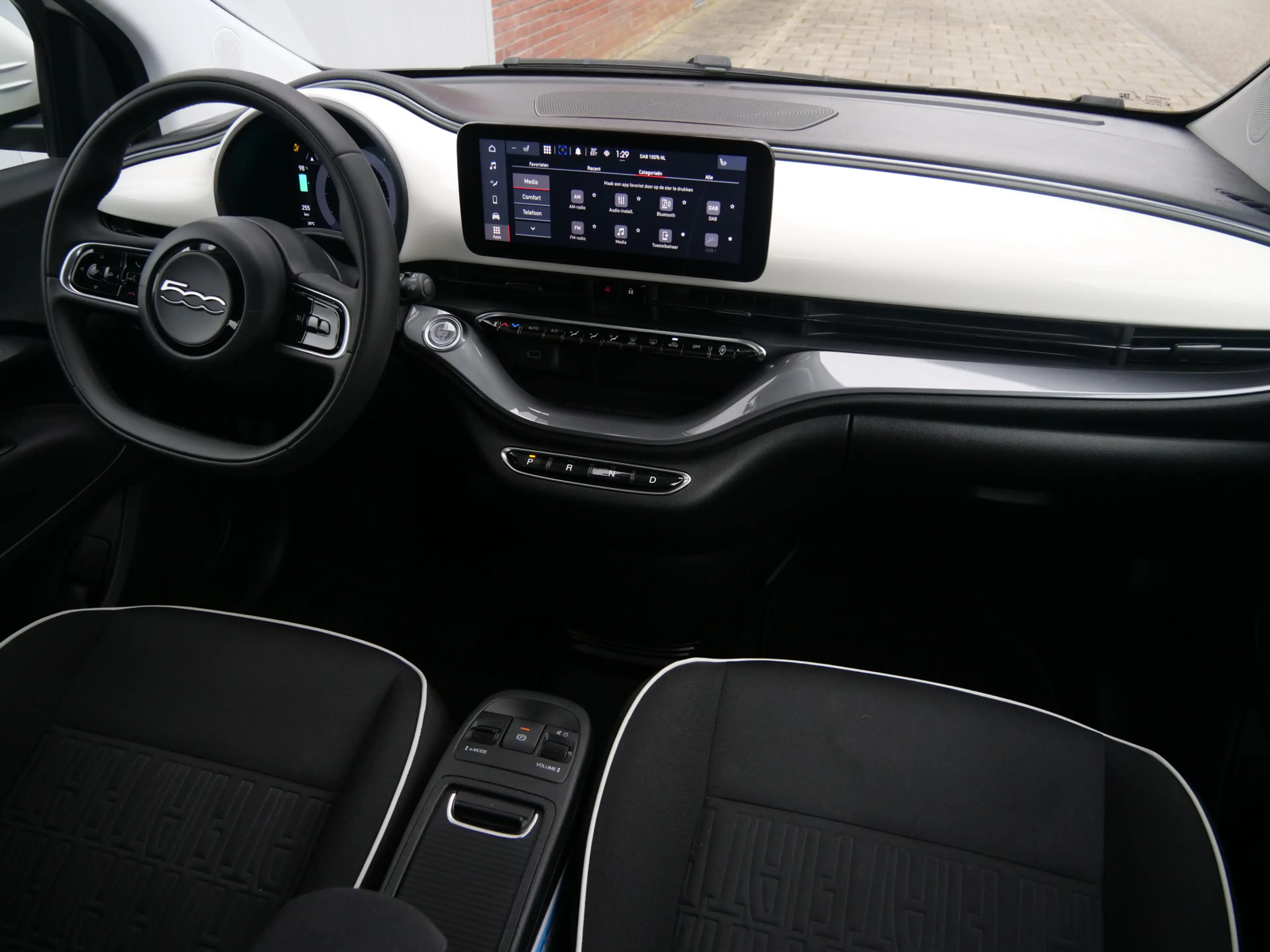 Fiat 500C Urban 42 kWh 119 Pk Automaat Apple Carplay / DAB / — photo 3