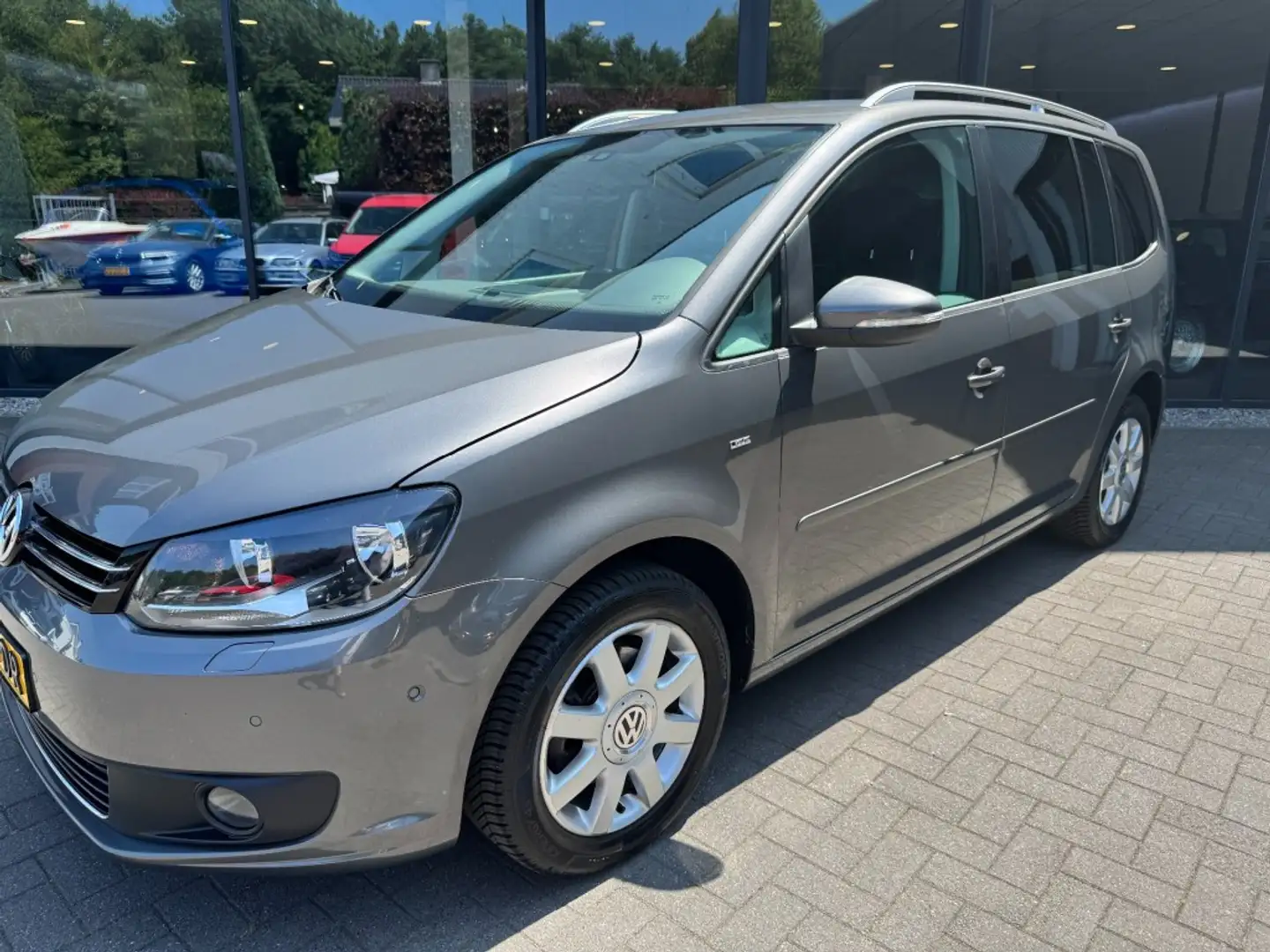 Volkswagen Touran 1.2 TSI HighLine 7-Persoons,Clima,Stoelverw,Cruise Grau - 2