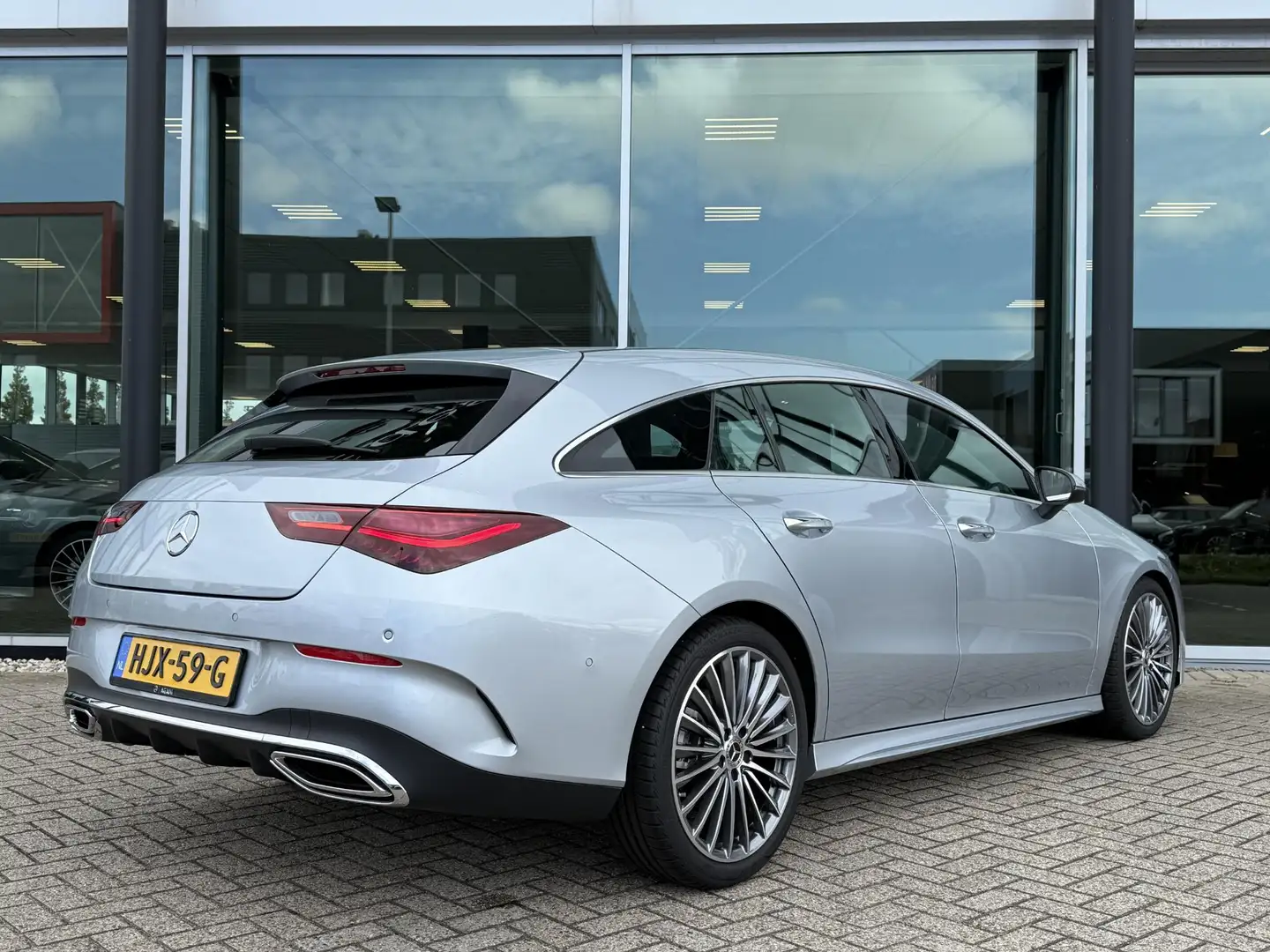 Mercedes-Benz CLA 180 Shooting Brake Star Edition LIMITED Panorama dak Grau - 2