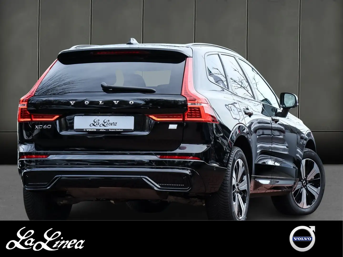 Volvo XC60 T6 Plus Dark Recharge Plug-In Hybrid AWD Schwarz - 2