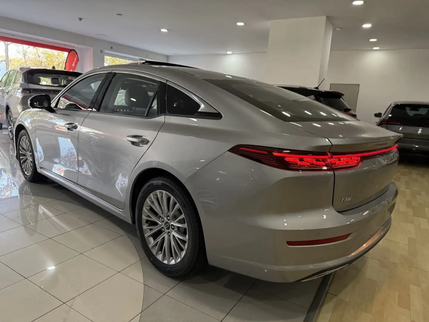 Bestune Sonstige B70 Grau - 2