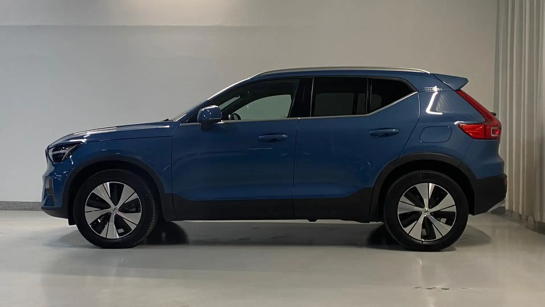 Volvo XC40 1.5 t4 recharge phev Core auto Blau - 2