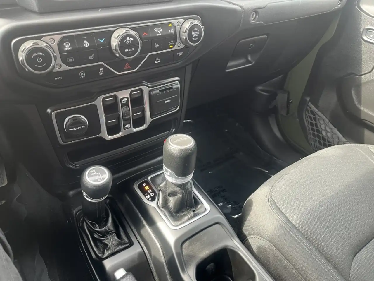 Jeep Gladiator снимка Jeep Gladiator