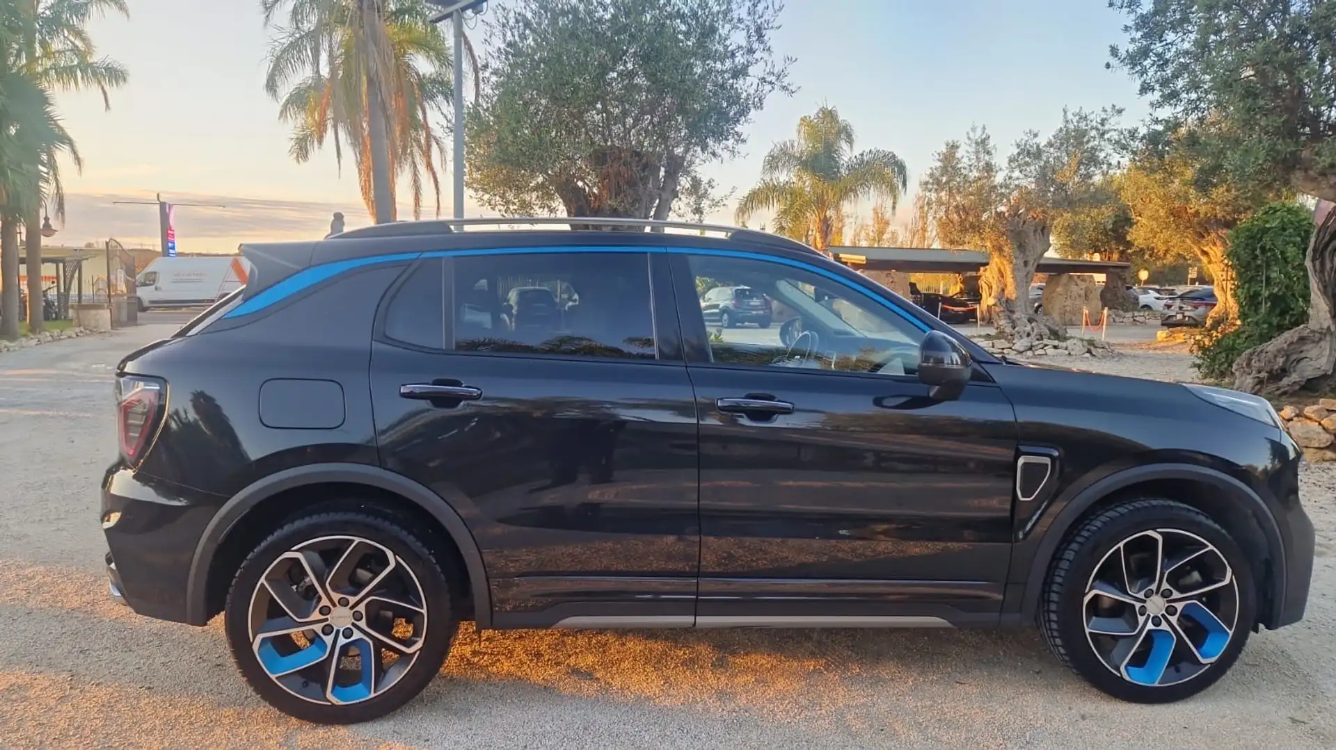 Lynk & Co 01 01 1.5 td phev GOMMATA NUOVA E TAGLIANDATA Nero - 2