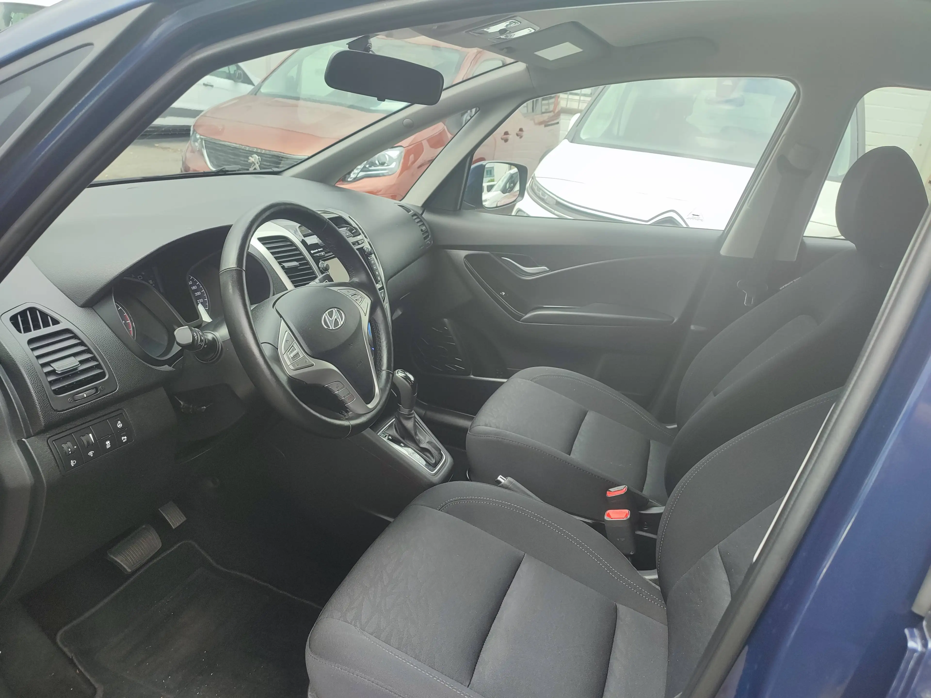 Hyundai iX20 Automatik/Navi+Cam/Alufelgen/Klimaautomatik — photo 5