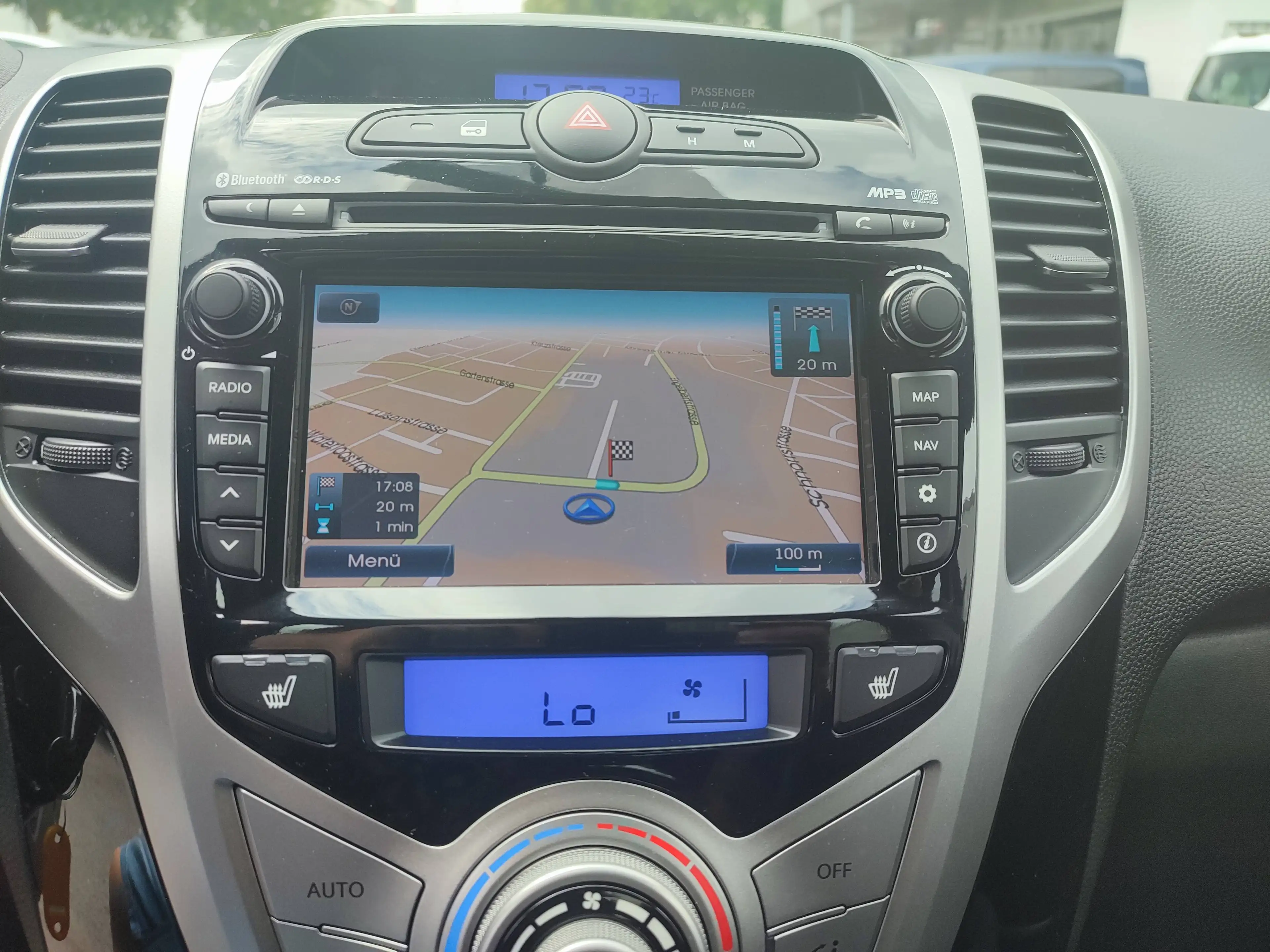Hyundai iX20 Automatik/Navi+Cam/Alufelgen/Klimaautomatik — photo 8