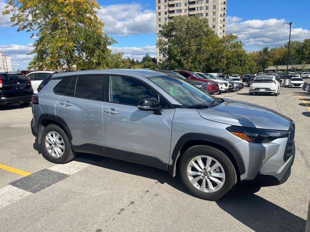 2026 Toyota Corolla Cross LE | 1 Owner | Clean Carfax | Bluetooth | Carplay | Keyless Entry | Push Start | — photo 3