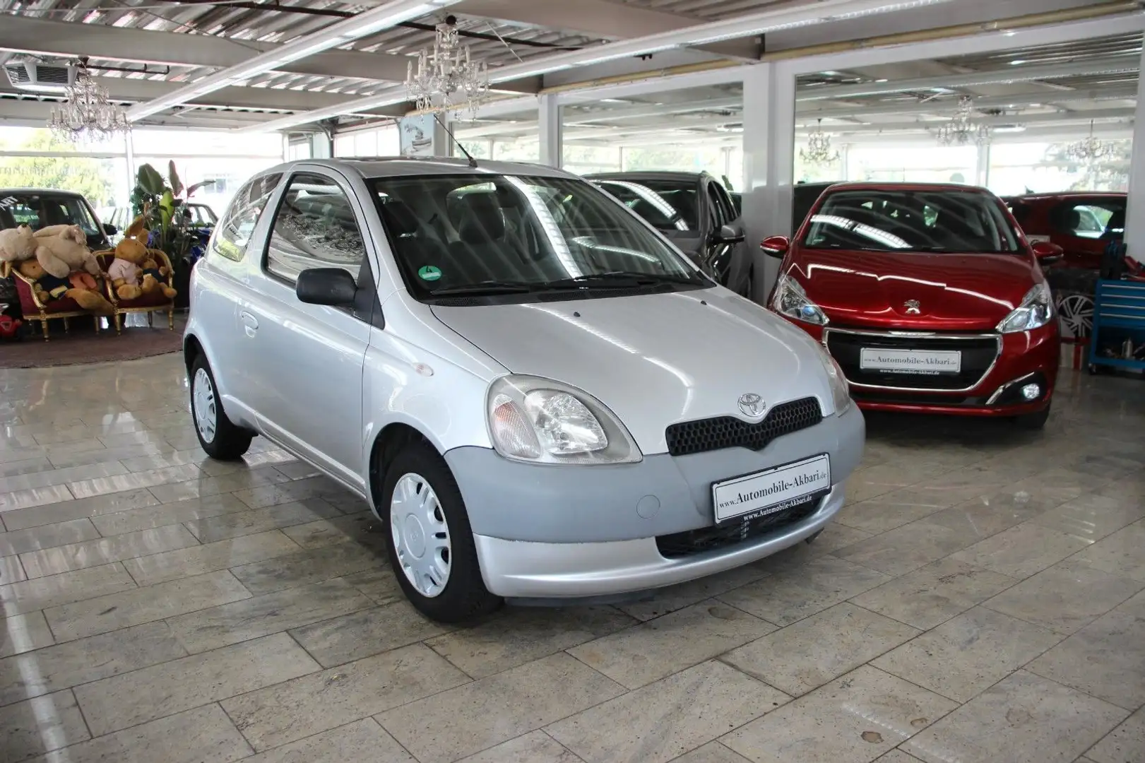 Toyota Yaris 1.0 Šedá - 2