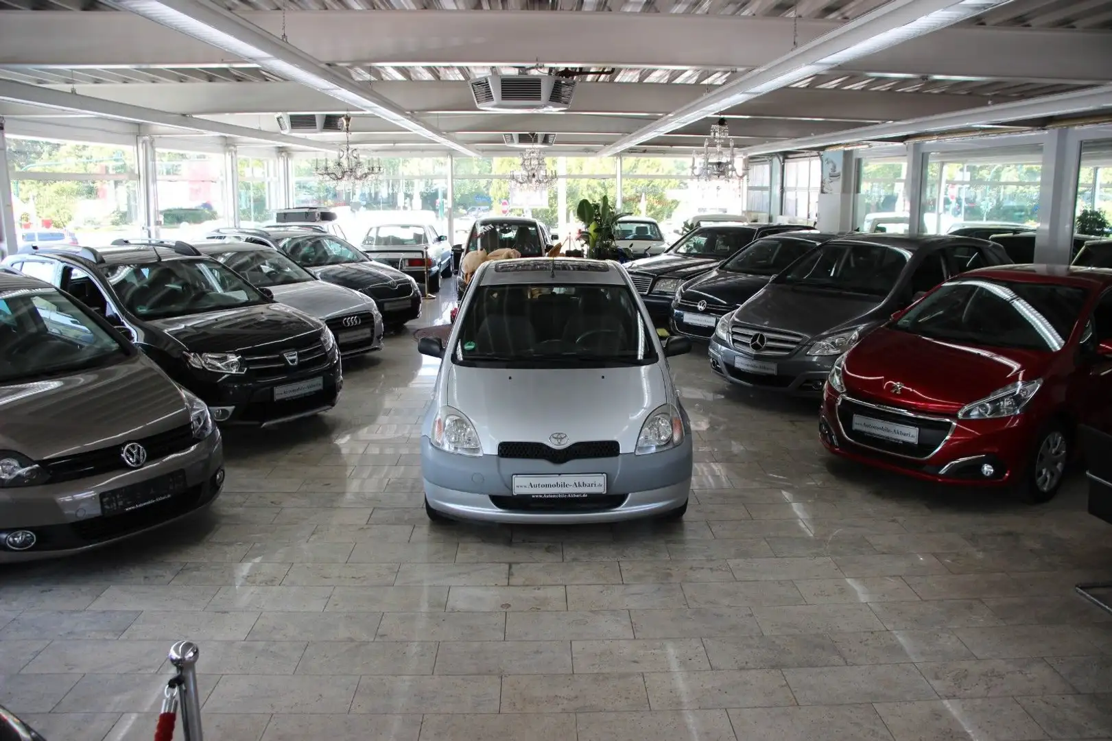 Toyota Yaris 1.0 Šedá - 1