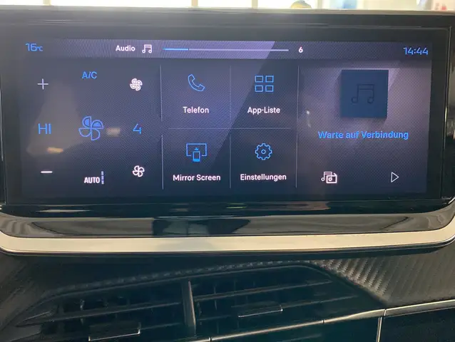Peugeot 2008 view 6