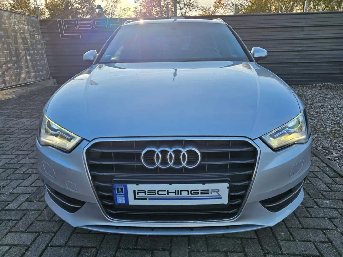 Audi A3 Sportback 1.4 TFSI Sline Sportpaket NAVI XEN Silber - 2