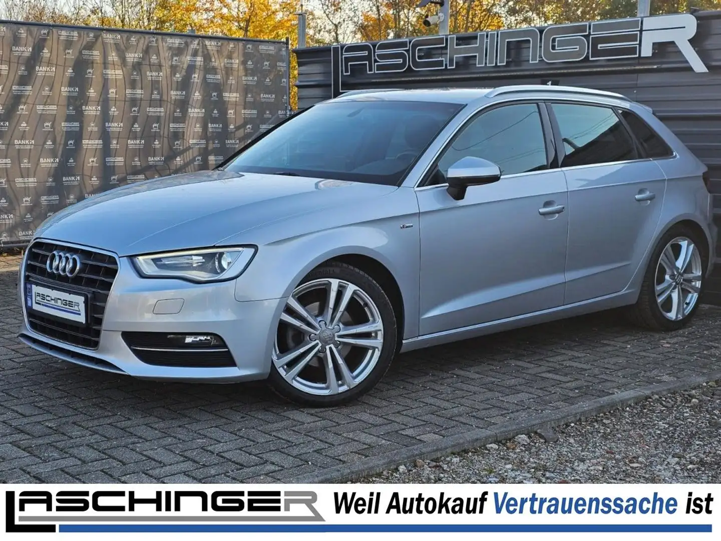 Audi A3 Sportback 1.4 TFSI Sline Sportpaket NAVI XEN Silber - 1