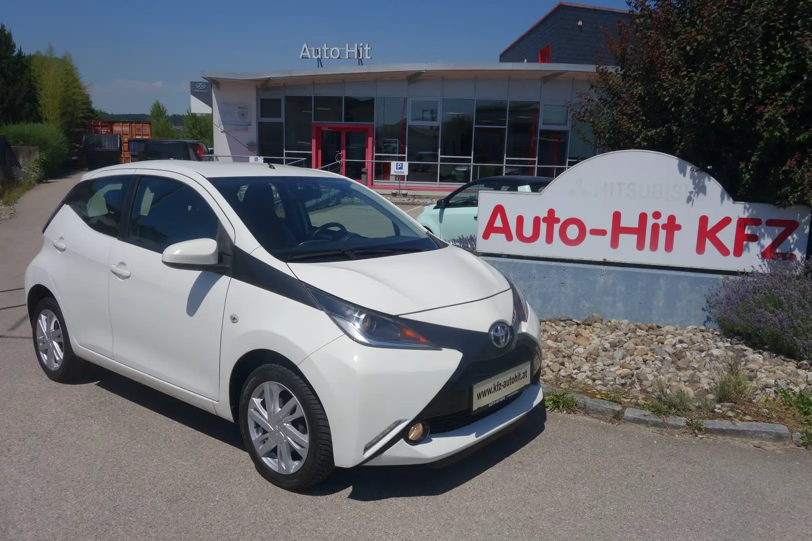 Toyota Aygo 1,0 VVT-i x-play ***Klima/Kamera/Alu*** Weiß - 1