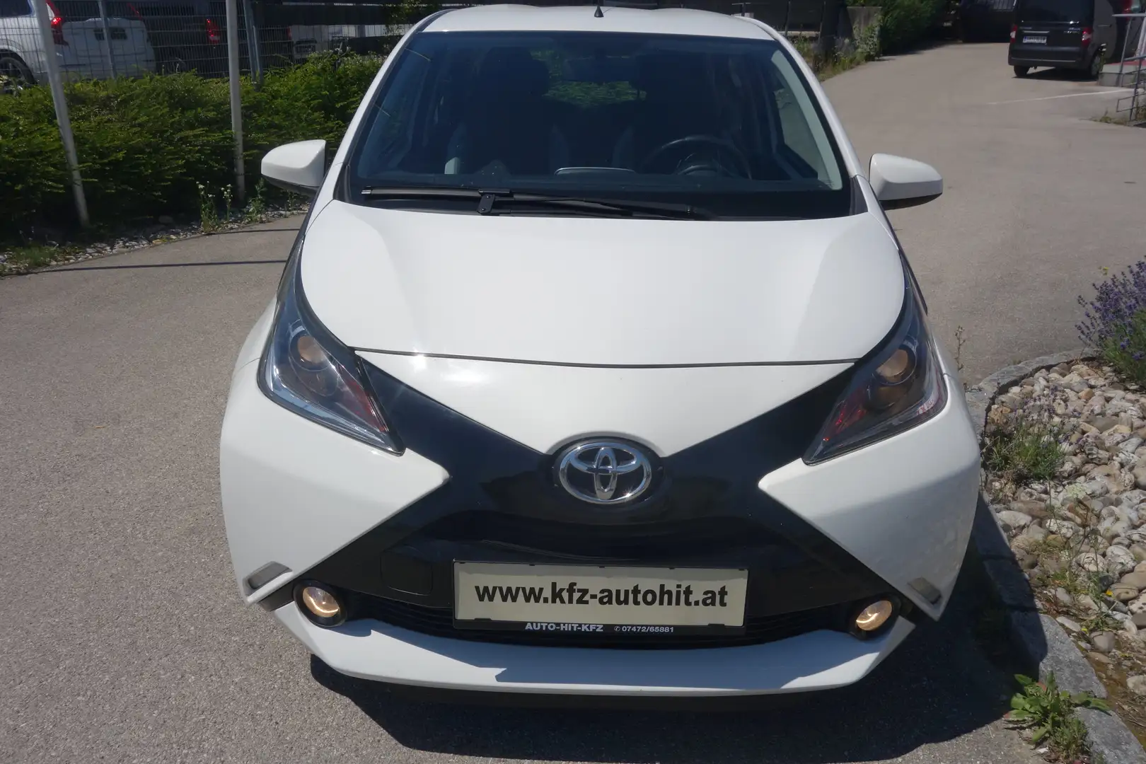 Toyota Aygo 1,0 VVT-i x-play ***Klima/Kamera/Alu*** Weiß - 2