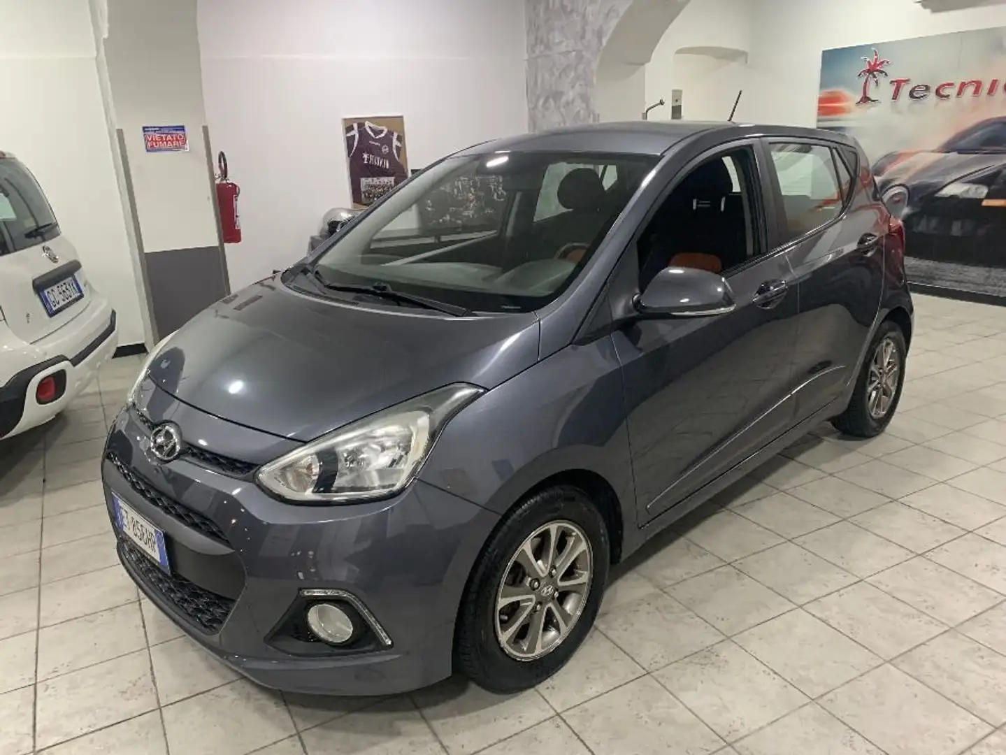 Hyundai i10 i10 II 2014 1.0 Comfort Gris - 1