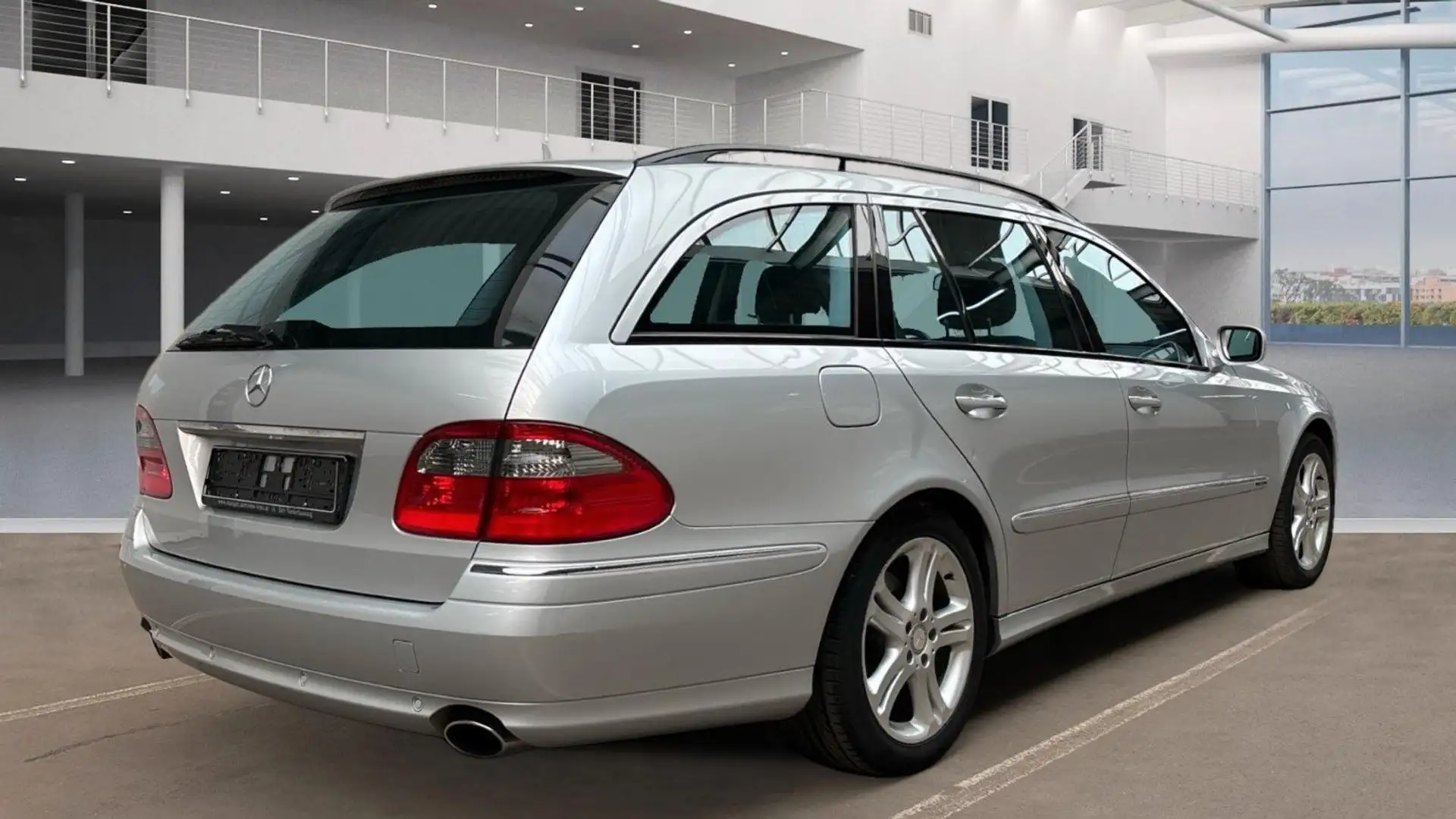 Mercedes-Benz E 350 CGI T-Modell/Xenon/Navi/Leder/PTS/1.Hand Silber - 2
