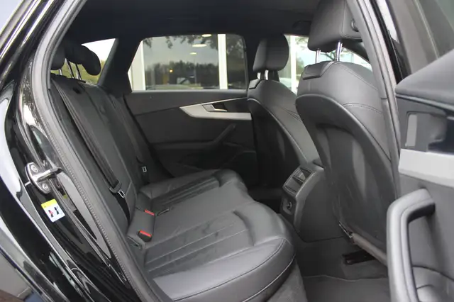 Audi A4 view 11