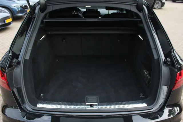 Audi A4 view 15