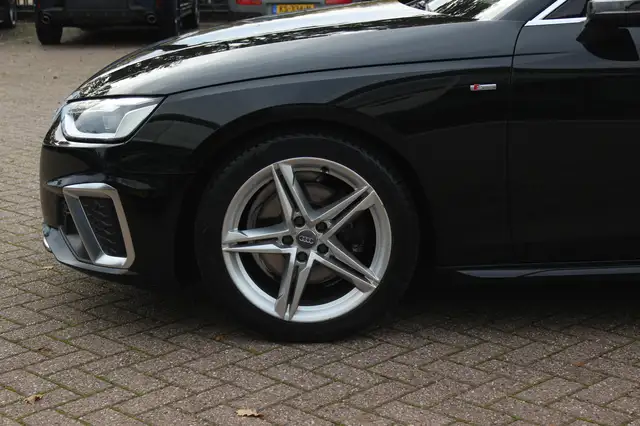 Audi A4 view 13