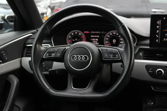 Audi A4 view 16
