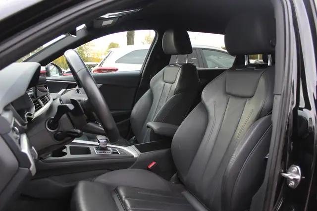 Audi A4 view 4