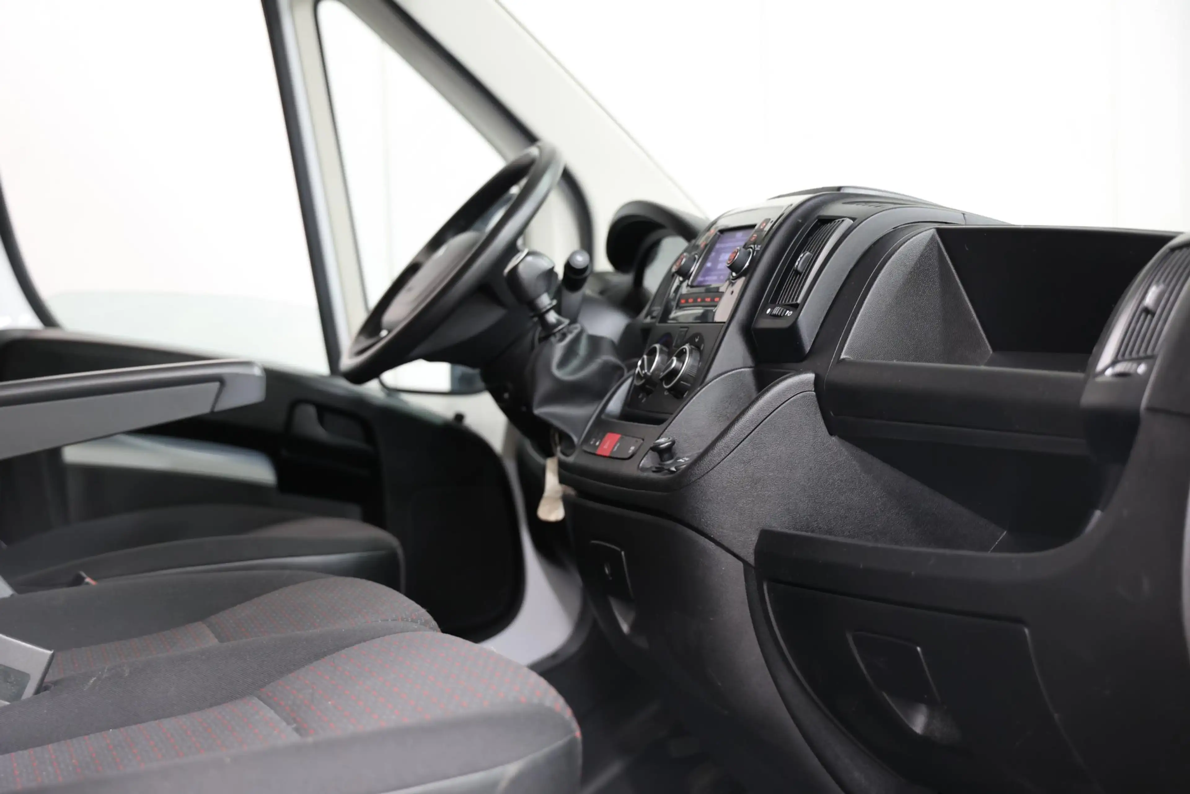 Peugeot Boxer 2.2 BlueHDi 140PK L4H3 — photo 6