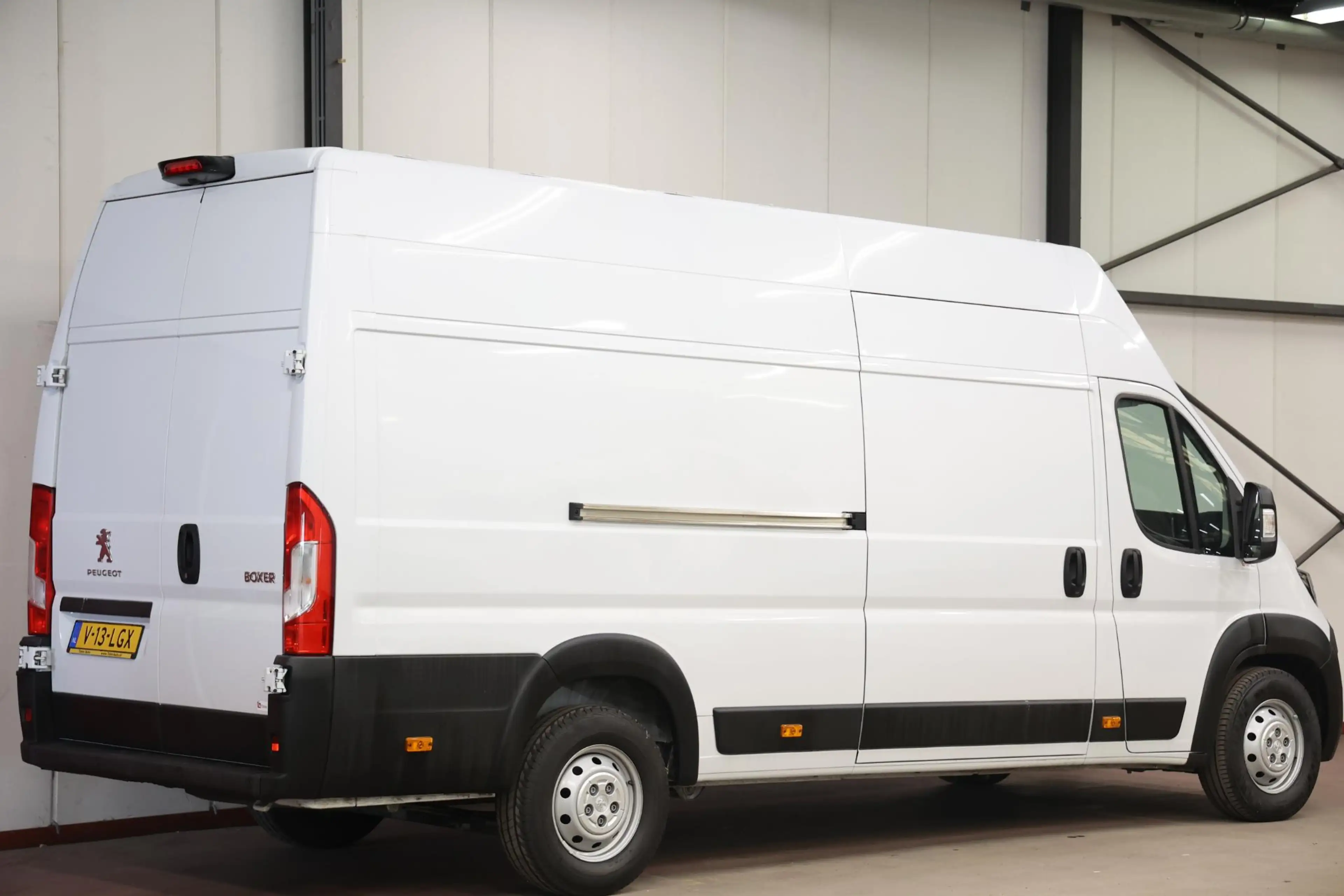Peugeot Boxer 2.2 BlueHDi 140PK L4H3 — photo 4