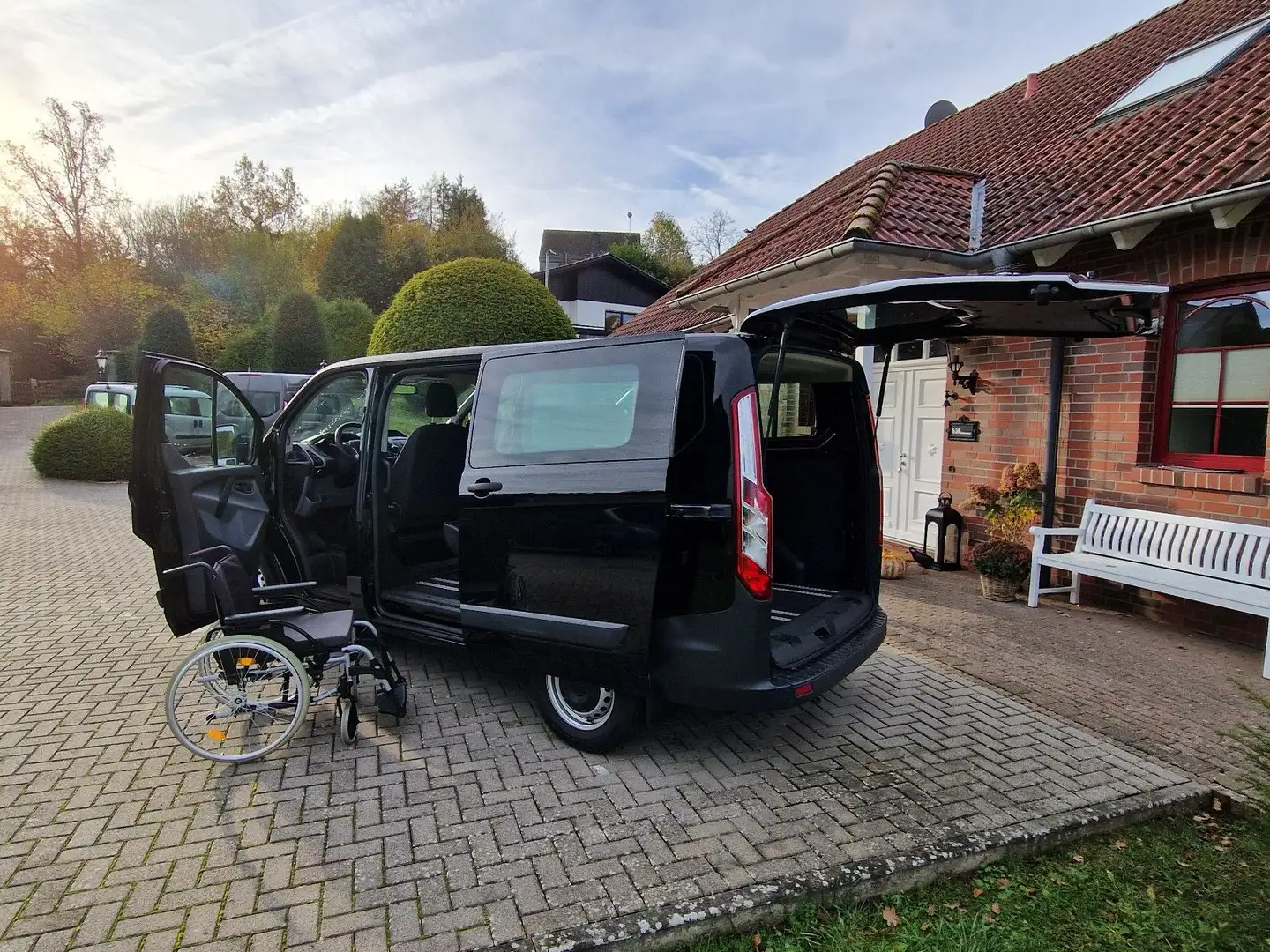 Ford Transit Custom L1H1*Behinderten Turny el.EVO Stz Schwarz - 1