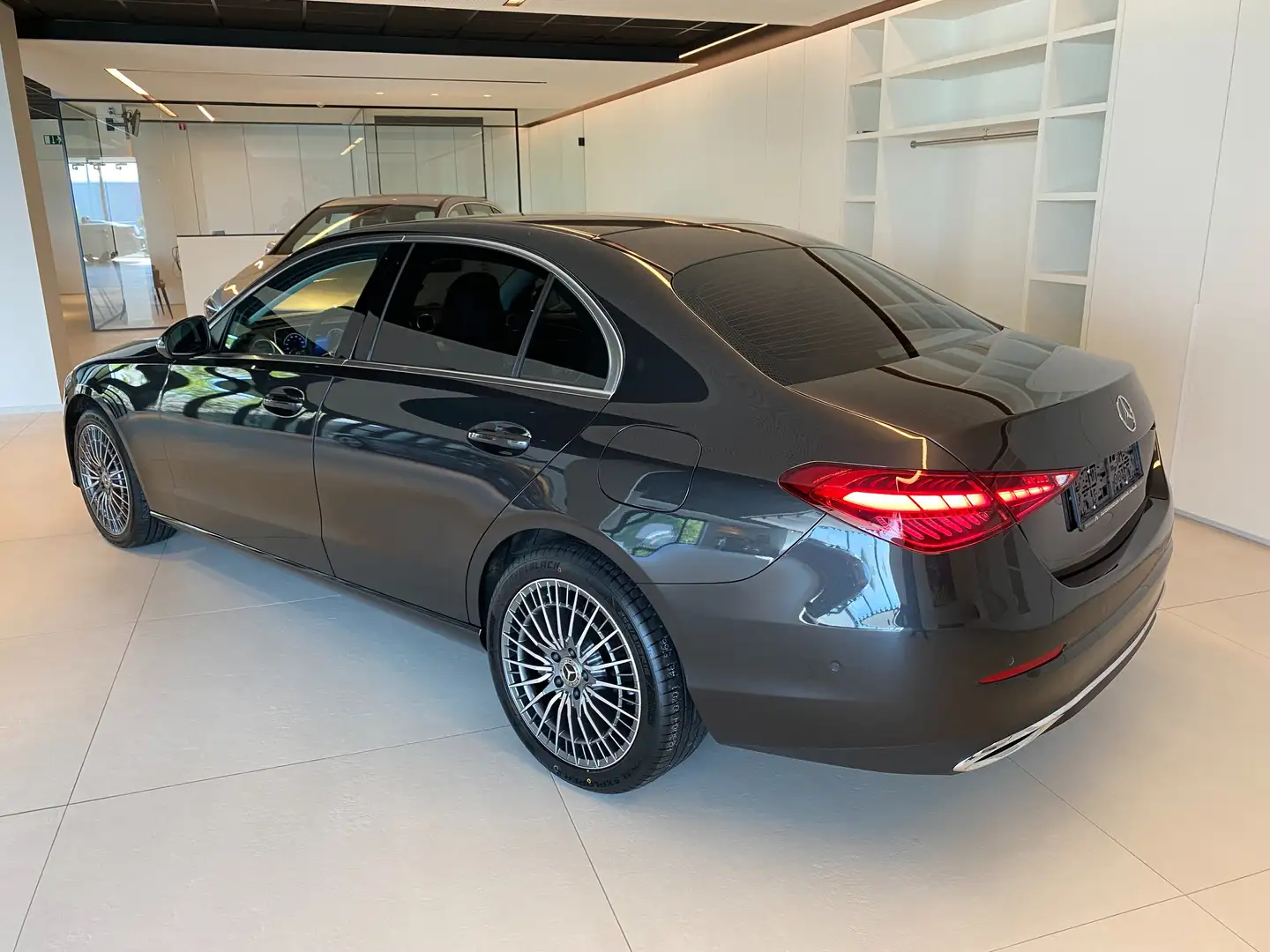 Mercedes-Benz C 300 e 9G Plug-in Luchtvering/Dodehoek/Camera/El.Trekh. Grijs - 2