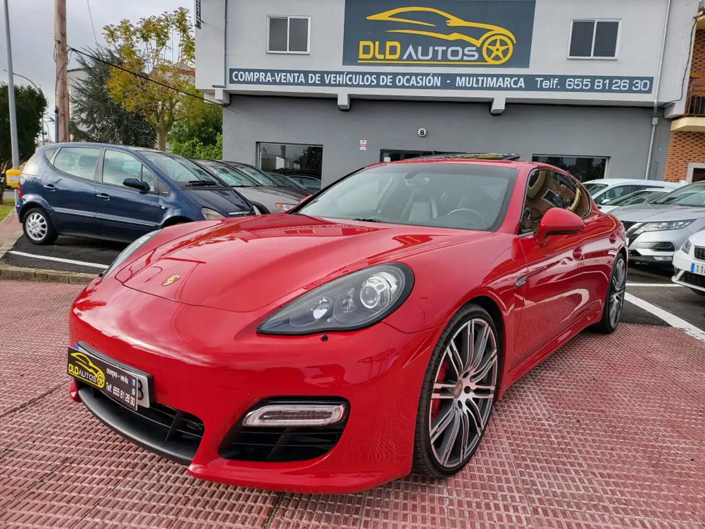 Porsche Panamera GTS PDK Rojo - 2