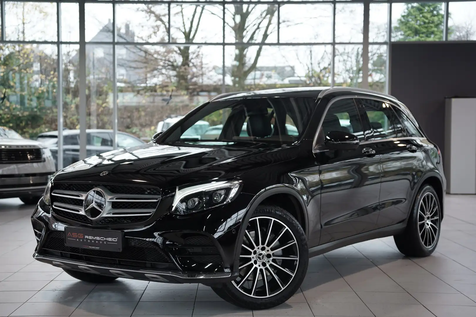Mercedes-Benz GLC 250 4M AMG Line *2.H *H-UP *LUFT *Pano *AHK Noir - 1