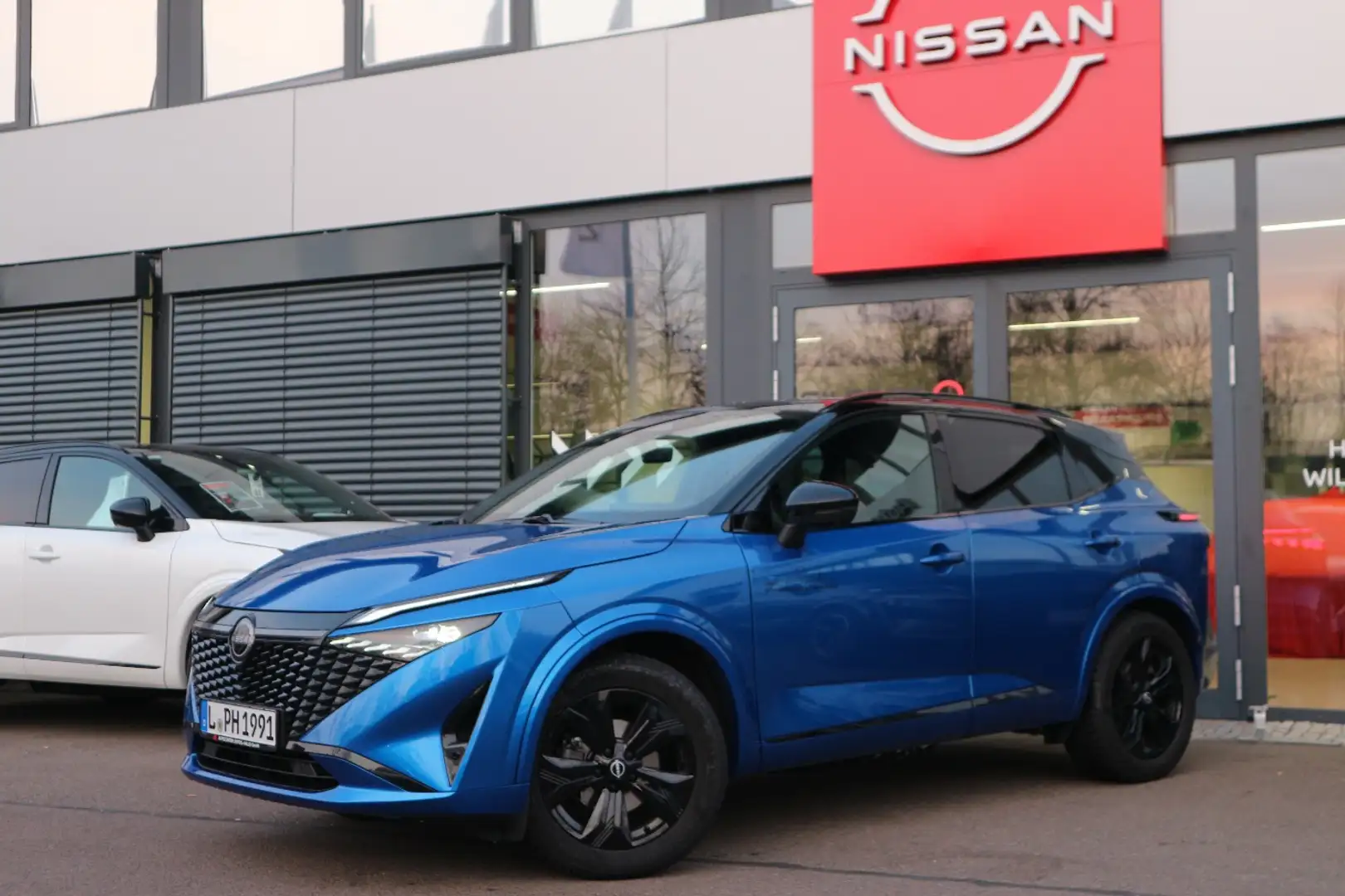 Nissan Qashqai 1.3 DIG-T CVT N-Design HUD Bose AHK Schwarz - 2