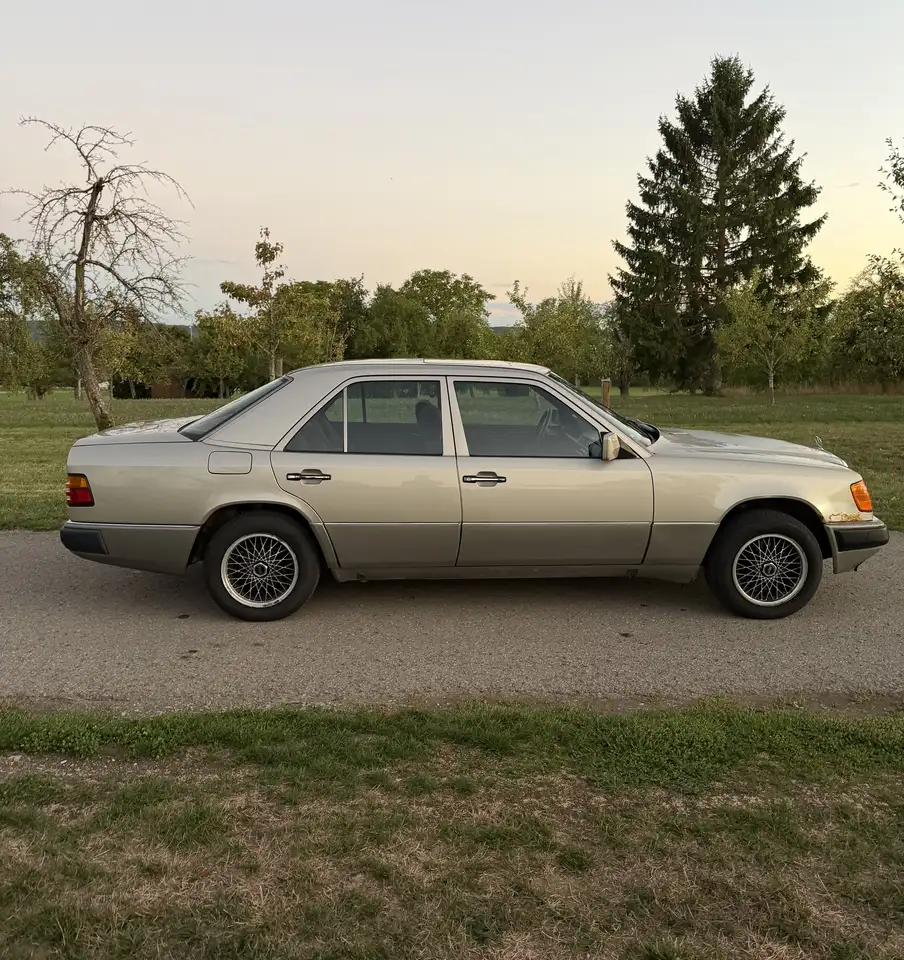 Mercedes-Benz E 200, foto 4