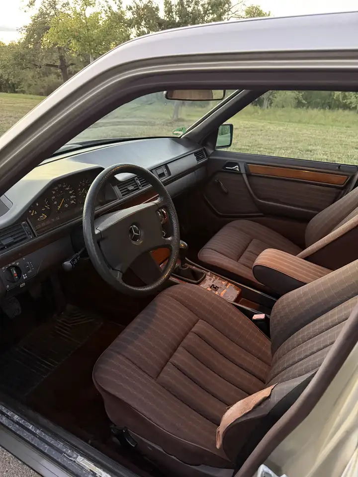 Mercedes-Benz E 200, foto 7