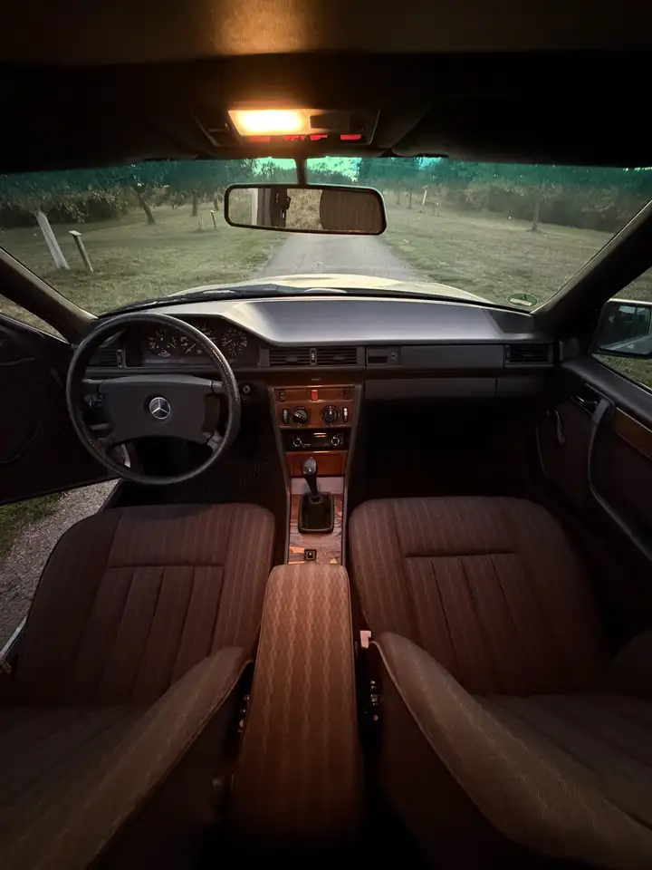 Mercedes-Benz E 200, foto 9
