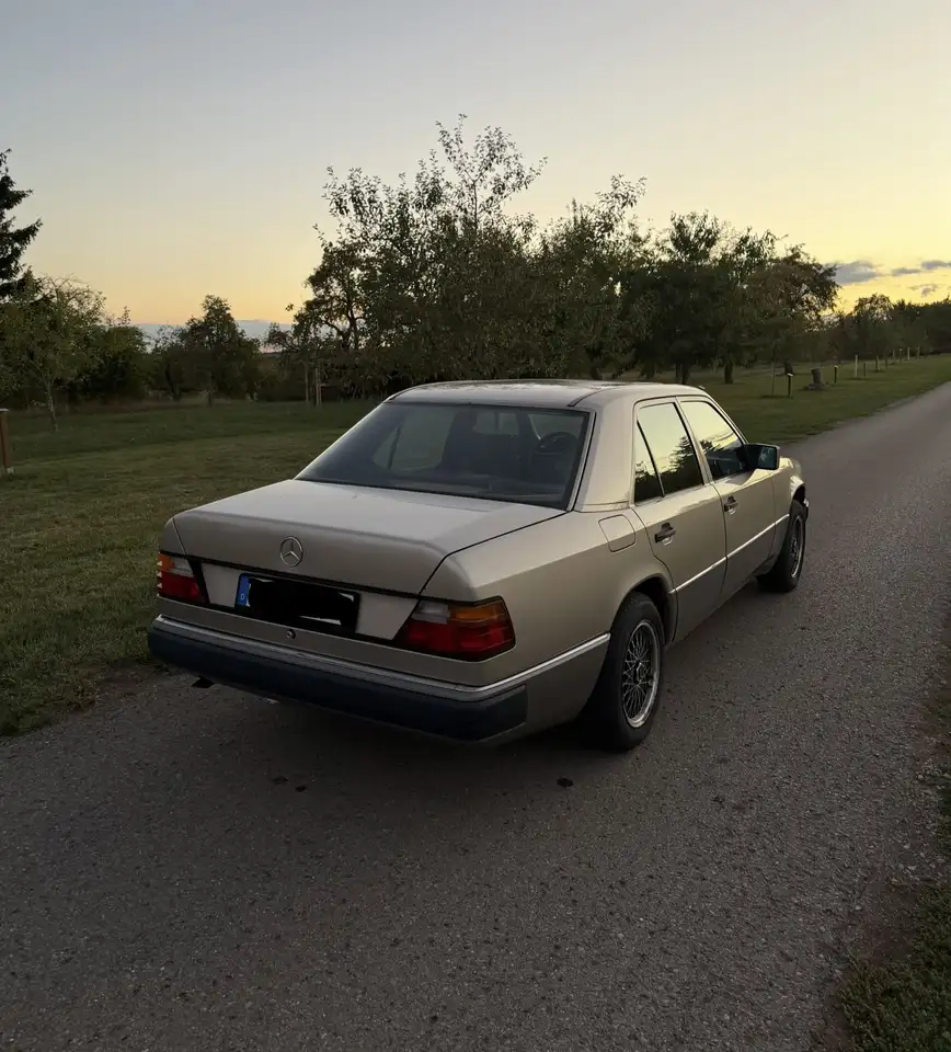 Mercedes-Benz E 200, foto 2