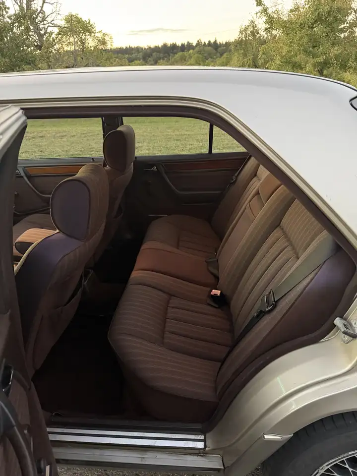 Mercedes-Benz E 200, foto 8