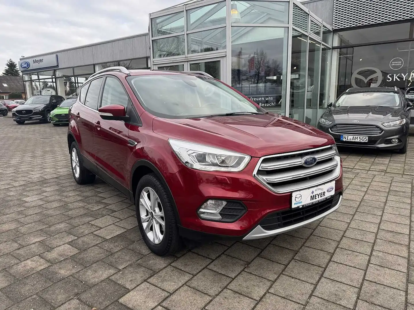 Ford Kuga 1.5 EcoBoost 2x4 Titanium Winterpaket Rouge - 1