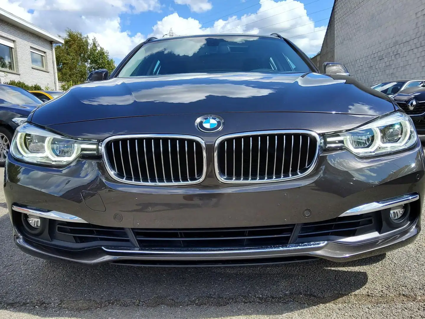 BMW 320 320i Touring Aut. Luxury Line Gris - 2