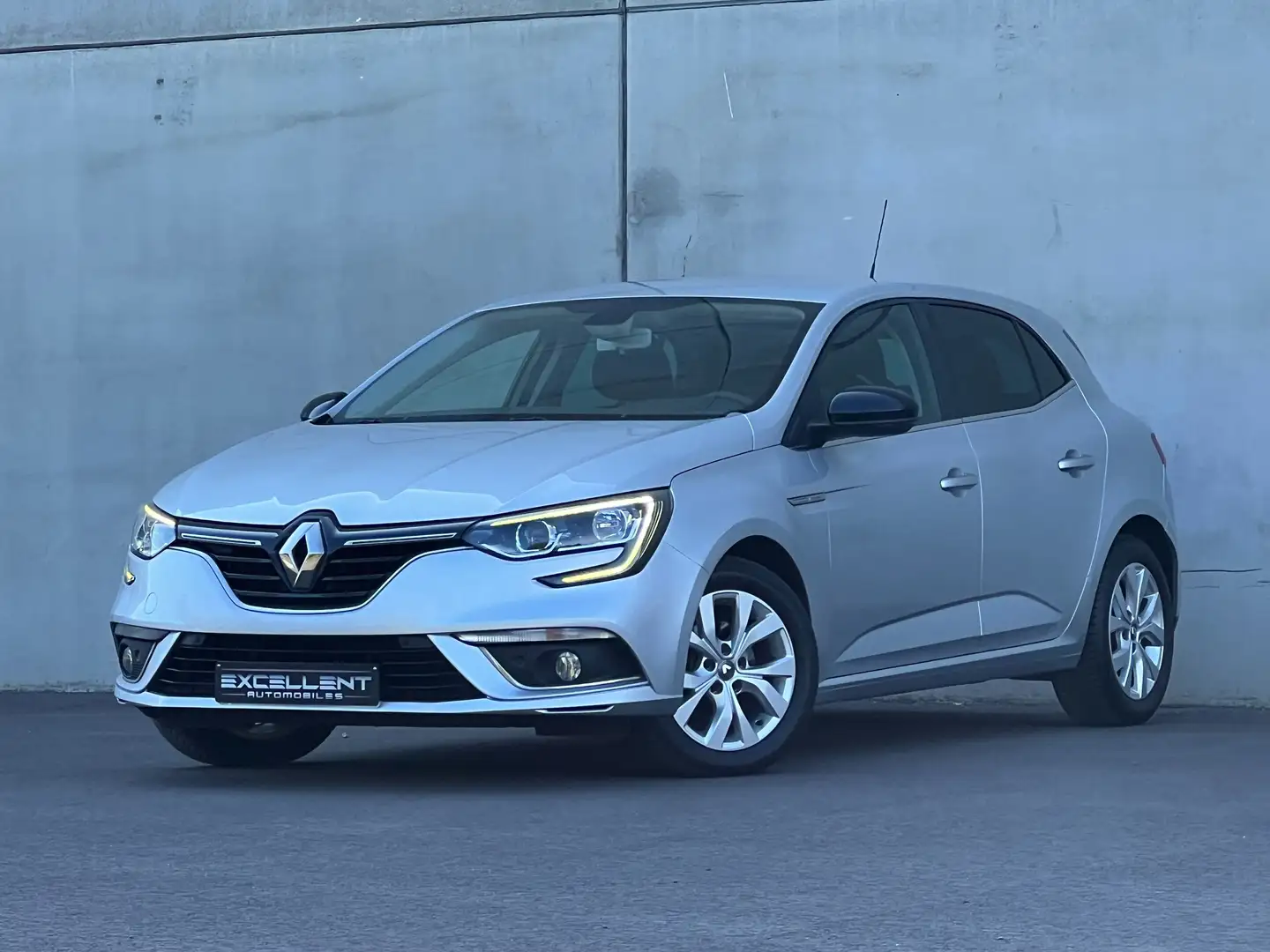 Renault Megane 1.33 TCe Limited/GPS/BLUETOOTH/AIRCO/GARANTIE 12 M Gris - 1
